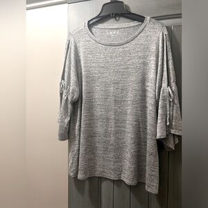 Woman’s Large Loft Top
